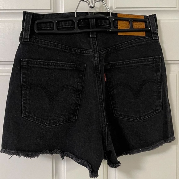 Black Levi’s Rib Cage Shorts, size 25 - Picture 3 of 4